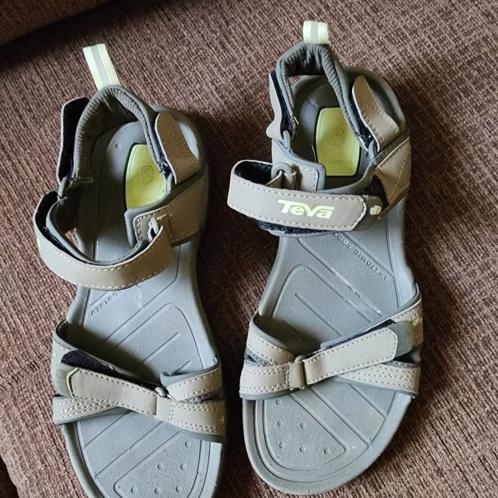 Teva sandals, gray, Sz 9